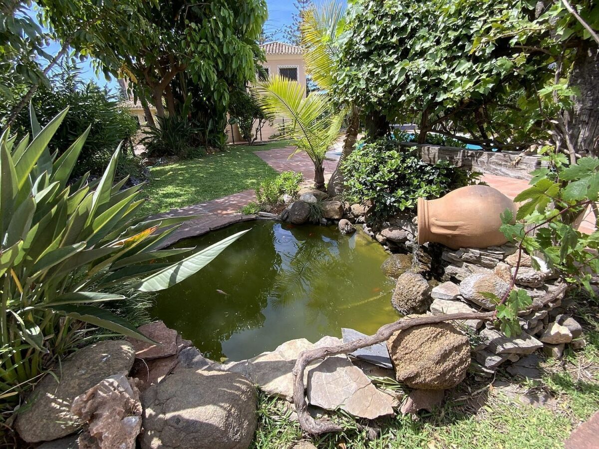 Large villa with mature gardens and pool near Marbella centre, El Mirador