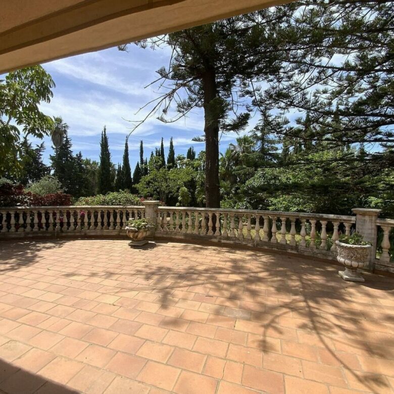 Large villa with mature gardens and pool near Marbella centre, El Mirador