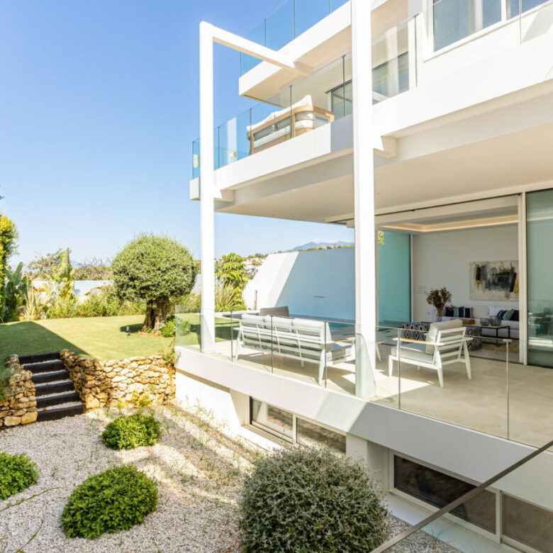FOR SALE 🏡 Luxury Villa with Private Pool & Panoramic Sea Views – Valdeolletas, Marbella