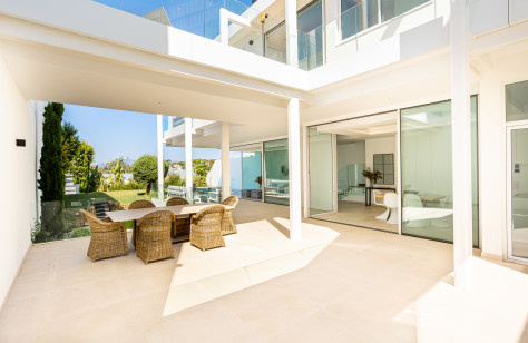 FOR SALE 🏡 Luxury Villa with Private Pool & Panoramic Sea Views – Valdeolletas, Marbella