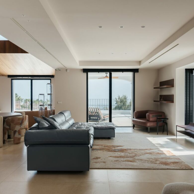 FOR SALE 🌟🏡 Villa Serene – Unique Design with Mountain Views 🇪🇸 El Madroñal, Benahavís 🇪🇸