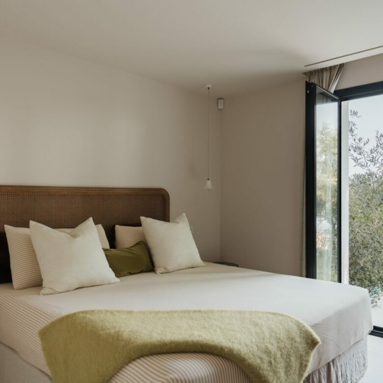 FOR SALE 🌟🏡 Villa Serene – Unique Design with Mountain Views 🇪🇸 El Madroñal, Benahavís 🇪🇸
