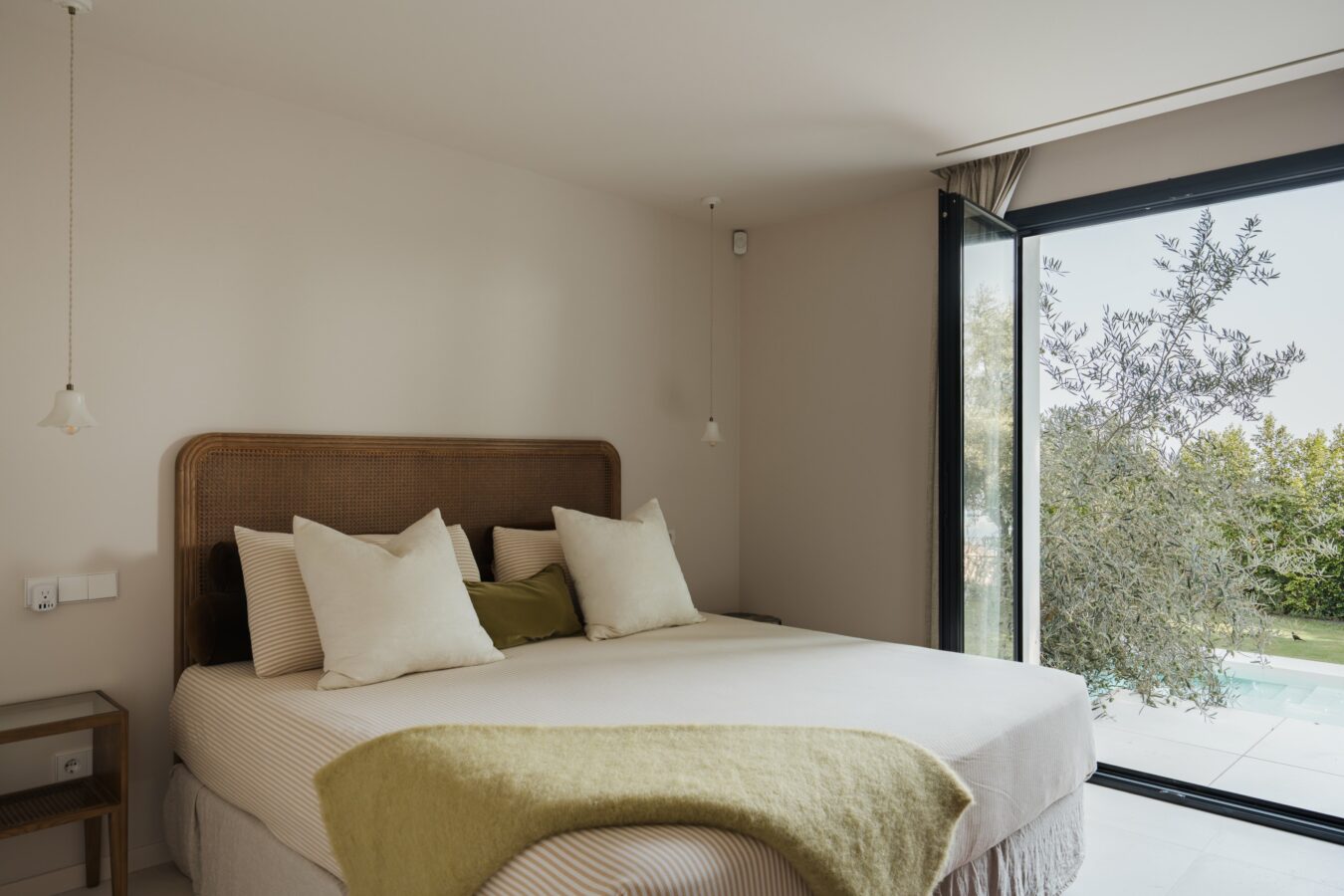 FOR SALE 🌟🏡 Villa Serene – Unique Design with Mountain Views 🇪🇸 El Madroñal, Benahavís 🇪🇸