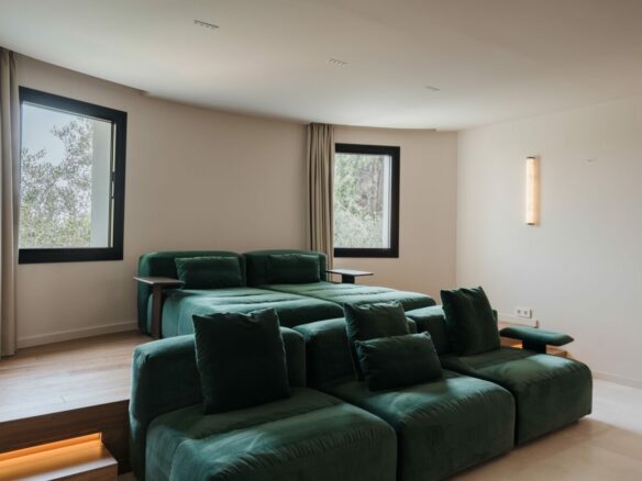FOR SALE 🌟🏡 Villa Serene – Unique Design with Mountain Views 🇪🇸 El Madroñal, Benahavís 🇪🇸
