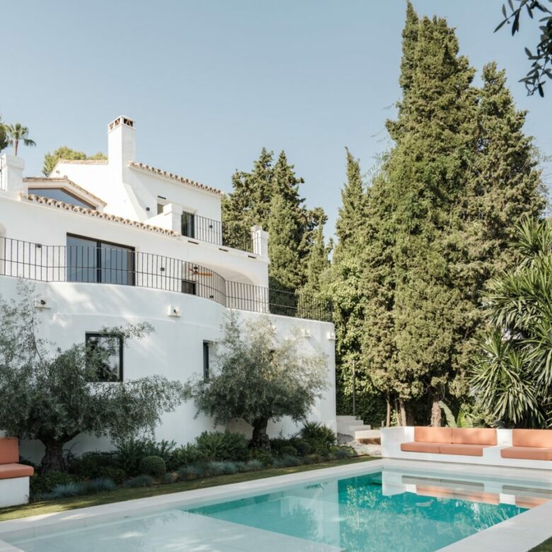 FOR SALE 🌟🏡 Villa Serene – Unique Design with Mountain Views 🇪🇸 El Madroñal, Benahavís 🇪🇸