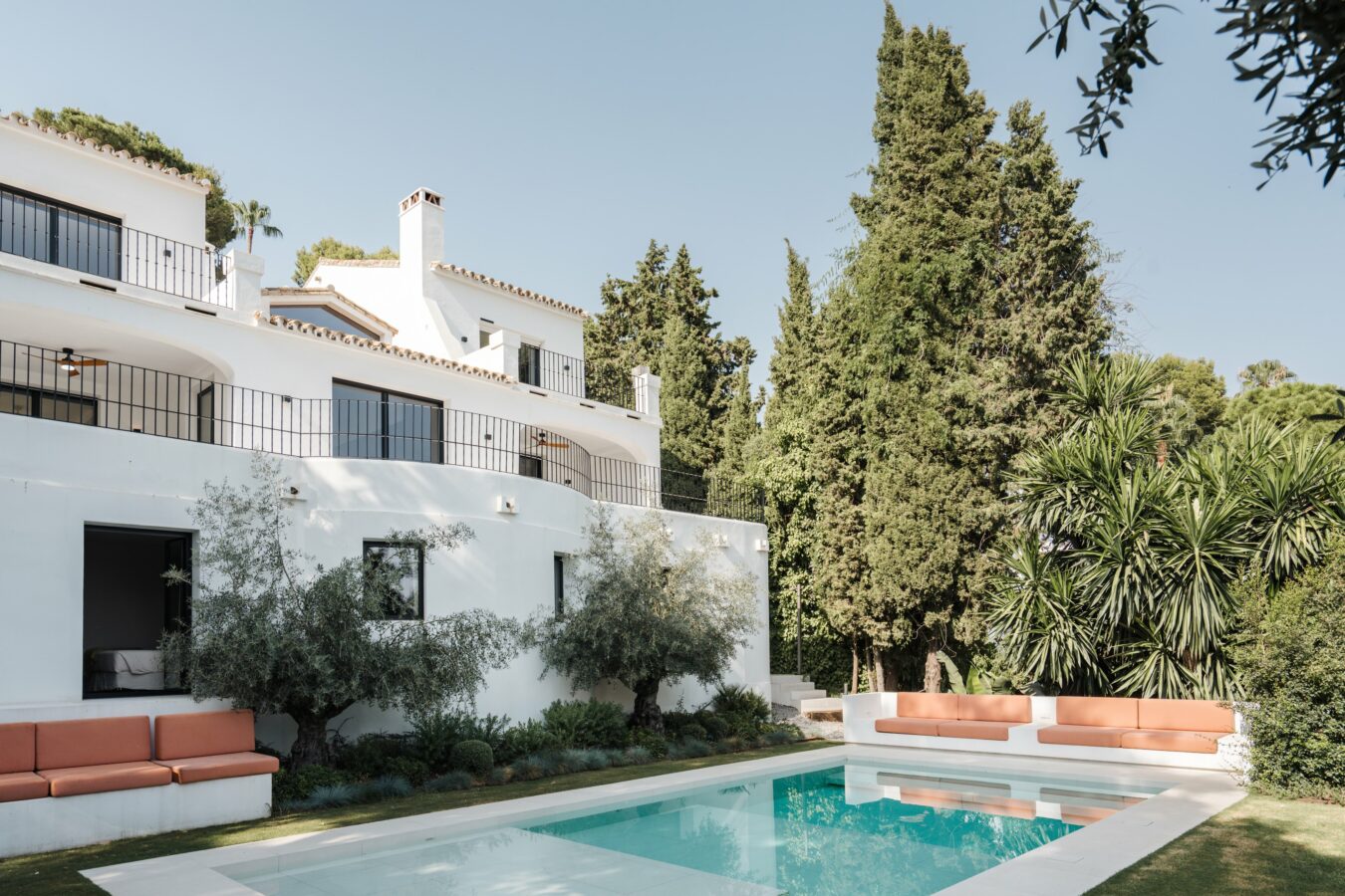 FOR SALE 🌟🏡 Villa Serene – Unique Design with Mountain Views 🇪🇸 El Madroñal, Benahavís 🇪🇸