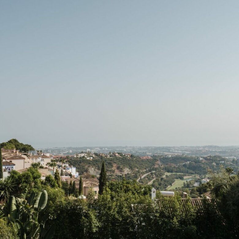 FOR SALE 🌟🏡 Villa Serene – Unique Design with Mountain Views 🇪🇸 El Madroñal, Benahavís 🇪🇸