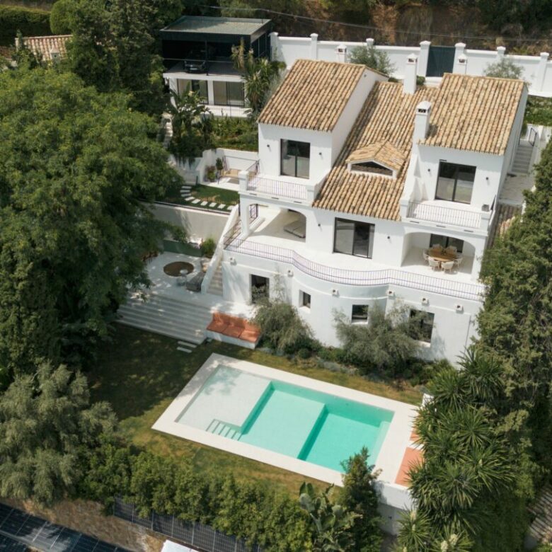 FOR SALE 🌟🏡 Villa Serene – Unique Design with Mountain Views 🇪🇸 El Madroñal, Benahavís 🇪🇸