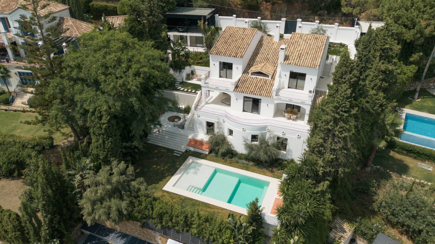 FOR SALE 🌟🏡 Villa Serene – Unique Design with Mountain Views 🇪🇸 El Madroñal, Benahavís 🇪🇸
