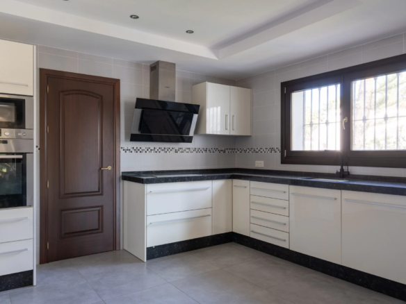 FOR SALE 🏡 Villa Ariza – El Rosario, Marbella East