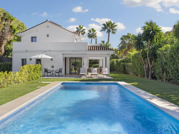 FOR SALE 🏡 Villa Cisne – Nueva Andalucía, Marbella