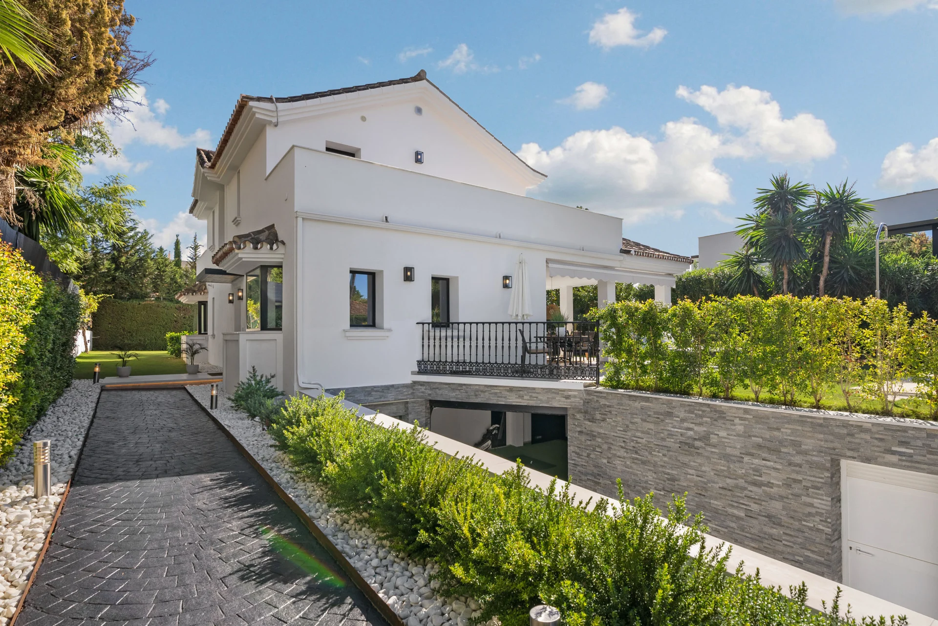 FOR SALE 🏡 Villa Cisne – Nueva Andalucía, Marbella