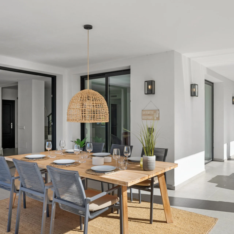 FOR SALE 🏡 Villa Cisne – Nueva Andalucía, Marbella