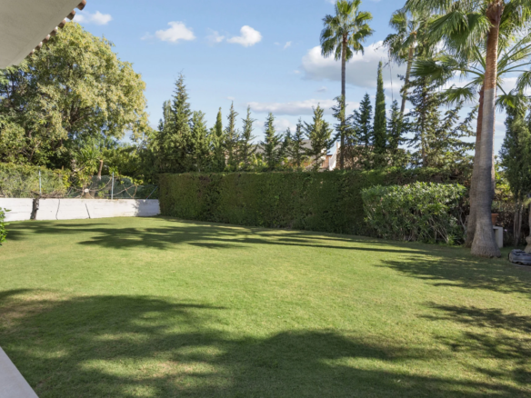FOR SALE 🏡 Villa Cisne – Nueva Andalucía, Marbella