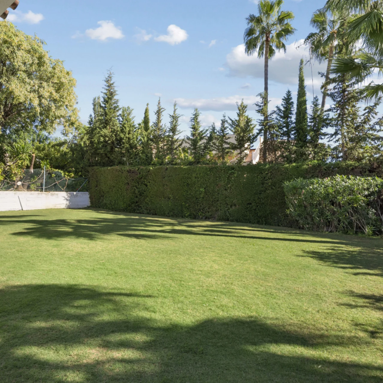 FOR SALE 🏡 Villa Cisne – Nueva Andalucía, Marbella