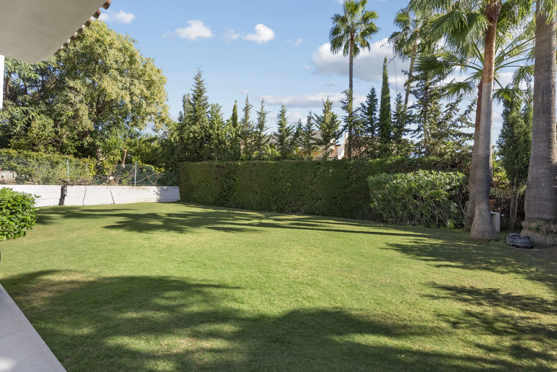 FOR SALE 🏡 Villa Cisne – Nueva Andalucía, Marbella