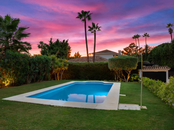 FOR SALE 🏡 Villa Cisne – Nueva Andalucía, Marbella