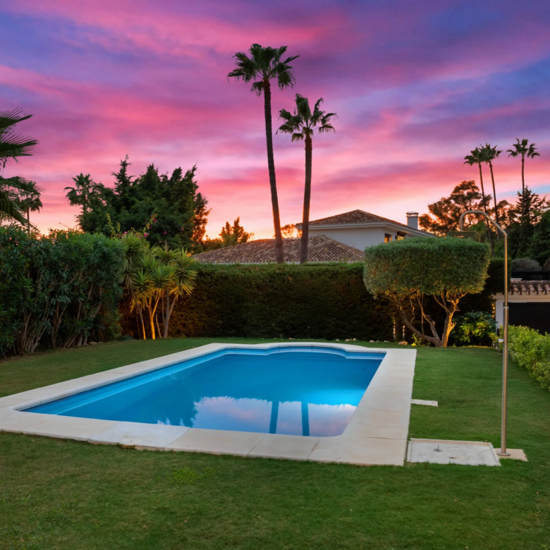 FOR SALE 🏡 Villa Cisne – Nueva Andalucía, Marbella