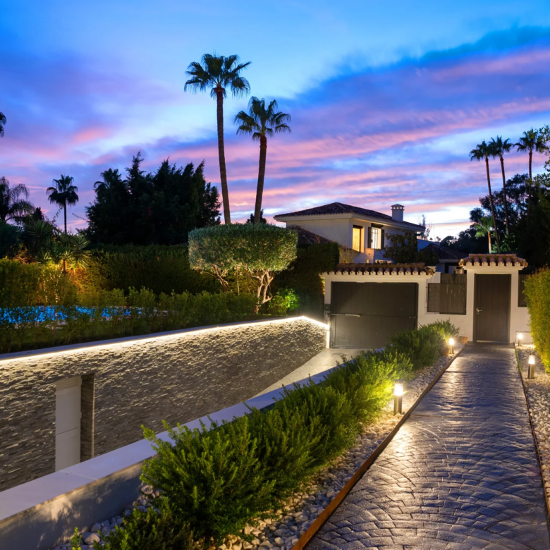 FOR SALE 🏡 Villa Cisne – Nueva Andalucía, Marbella