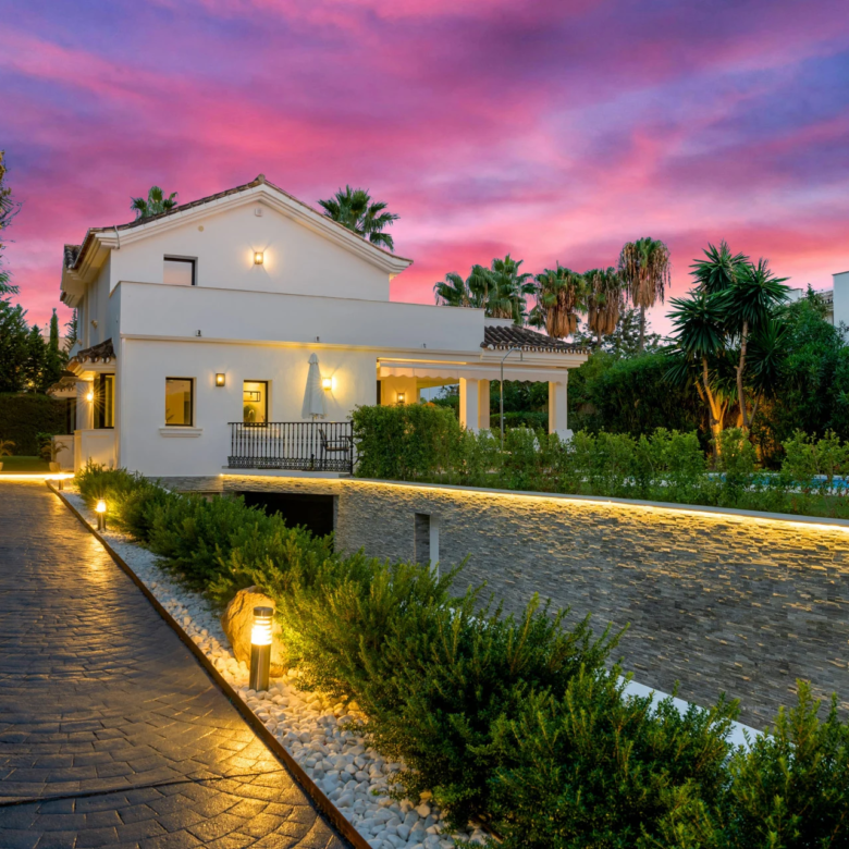 FOR SALE 🏡 Villa Cisne – Nueva Andalucía, Marbella