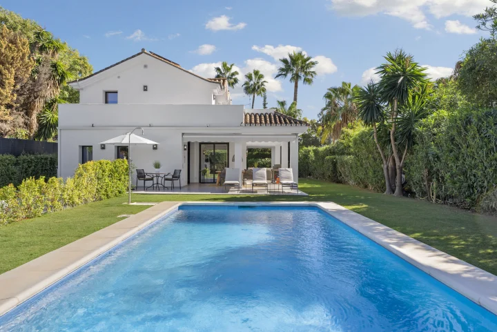 FOR SALE 🏡 Villa Cisne – Nueva Andalucía, Marbella
