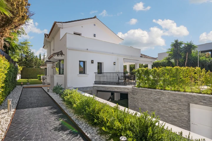 FOR SALE 🏡 Villa Cisne – Nueva Andalucía, Marbella