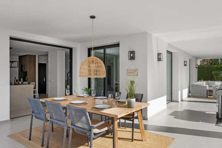 FOR SALE 🏡 Villa Cisne – Nueva Andalucía, Marbella