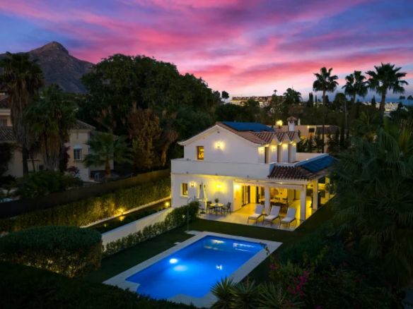 FOR SALE 🏡 Villa Cisne – Nueva Andalucía, Marbella