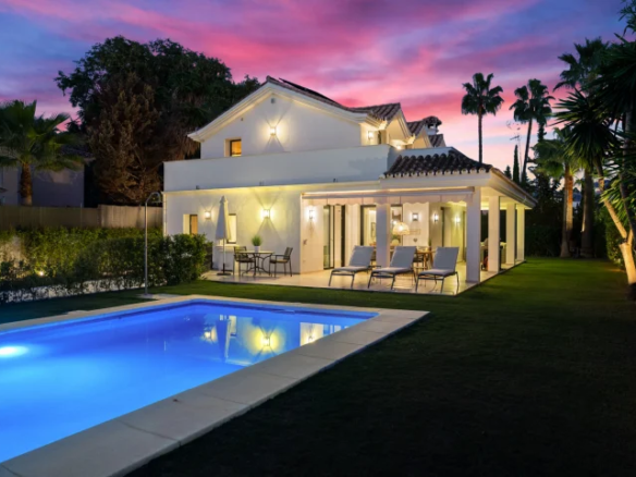 FOR SALE 🏡 Villa Cisne – Nueva Andalucía, Marbella