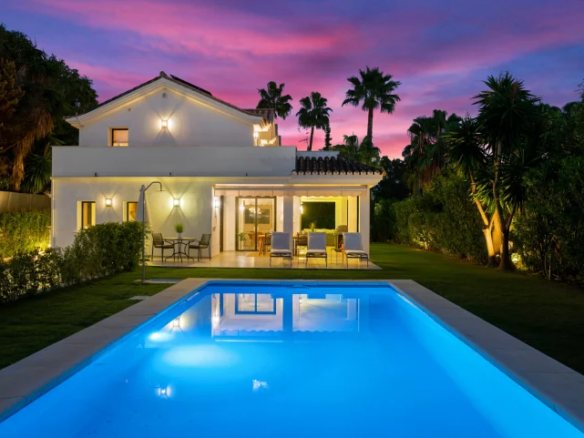 FOR SALE 🏡 Villa Cisne – Nueva Andalucía, Marbella