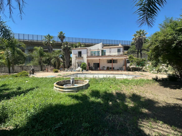 FOR SALE 🏡 Seven-Bedroom Villa to Renovate on big Plot – El Colorado, Nueva Andalucía, Marbella 🇪🇸