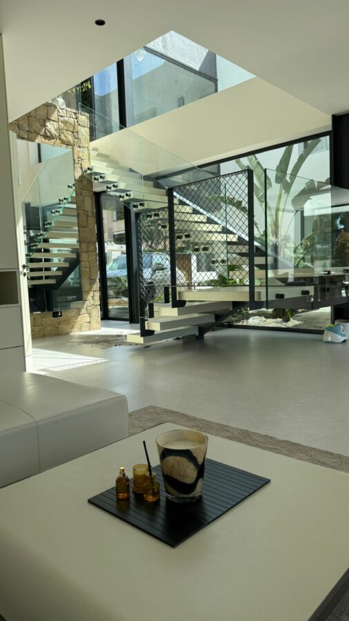 FOR SALE 🏡 Modern Five-Bedroom Villa with Sea Views and Heated Pool – Cortijo de Nagüeles, Sierra Blanca, Marbella 🇪🇸