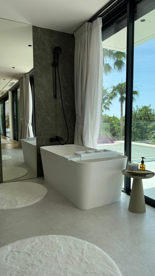FOR SALE 🏡 Modern Five-Bedroom Villa with Sea Views and Heated Pool – Cortijo de Nagüeles, Sierra Blanca, Marbella 🇪🇸