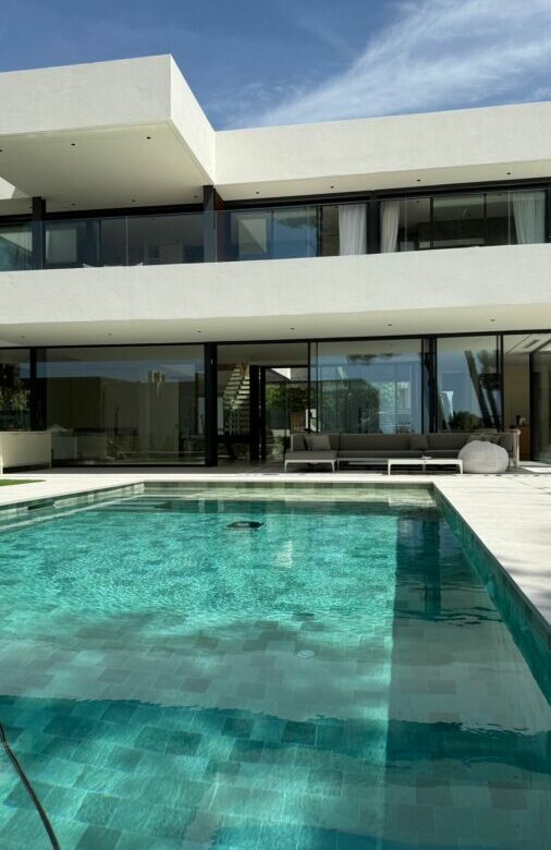 FOR SALE 🏡 Modern Five-Bedroom Villa with Sea Views and Heated Pool – Cortijo de Nagüeles, Sierra Blanca, Marbella 🇪🇸