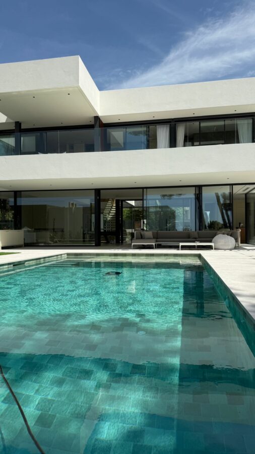 FOR SALE 🏡 Modern Five-Bedroom Villa with Sea Views and Heated Pool – Cortijo de Nagüeles, Sierra Blanca, Marbella 🇪🇸