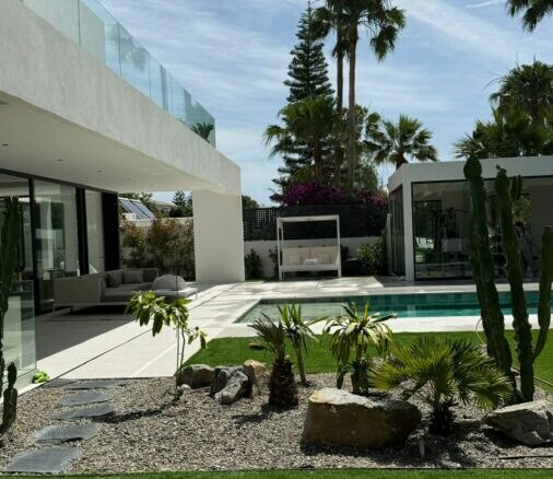 FOR SALE 🏡 Modern Five-Bedroom Villa with Sea Views and Heated Pool – Cortijo de Nagüeles, Sierra Blanca, Marbella 🇪🇸