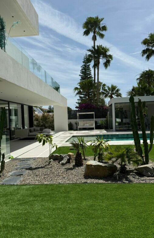 FOR SALE 🏡 Modern Five-Bedroom Villa with Sea Views and Heated Pool – Cortijo de Nagüeles, Sierra Blanca, Marbella 🇪🇸