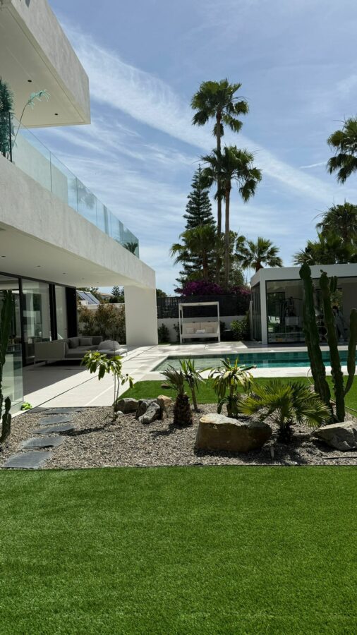 FOR SALE 🏡 Modern Five-Bedroom Villa with Sea Views and Heated Pool – Cortijo de Nagüeles, Sierra Blanca, Marbella 🇪🇸