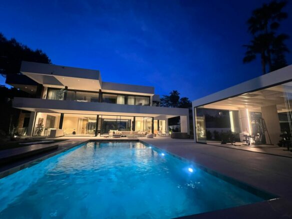 FOR SALE 🏡 Modern Five-Bedroom Villa with Sea Views and Heated Pool – Cortijo de Nagüeles, Sierra Blanca, Marbella 🇪🇸