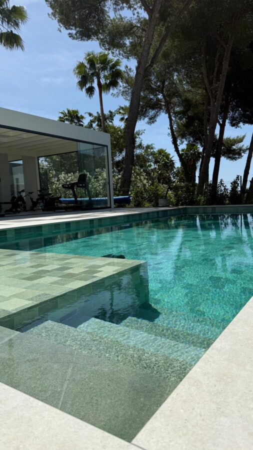 FOR SALE 🏡 Modern Five-Bedroom Villa with Sea Views and Heated Pool – Cortijo de Nagüeles, Sierra Blanca, Marbella 🇪🇸