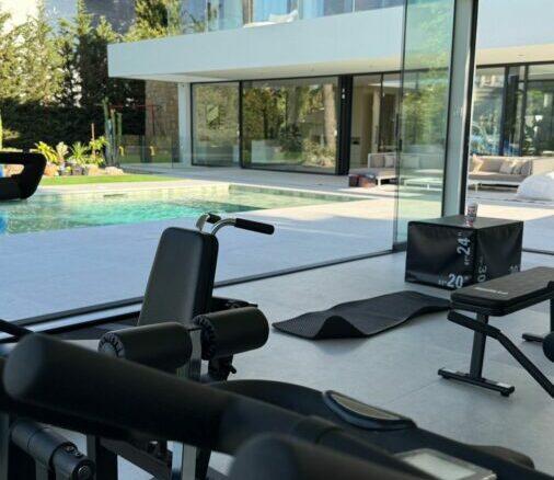 FOR SALE 🏡 Modern Five-Bedroom Villa with Sea Views and Heated Pool – Cortijo de Nagüeles, Sierra Blanca, Marbella 🇪🇸