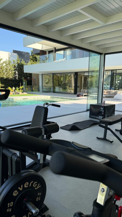 FOR SALE 🏡 Modern Five-Bedroom Villa with Sea Views and Heated Pool – Cortijo de Nagüeles, Sierra Blanca, Marbella 🇪🇸