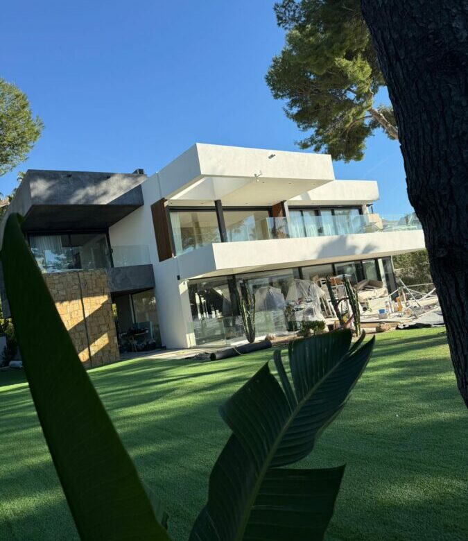 FOR SALE 🏡 Modern Five-Bedroom Villa with Sea Views and Heated Pool – Cortijo de Nagüeles, Sierra Blanca, Marbella 🇪🇸