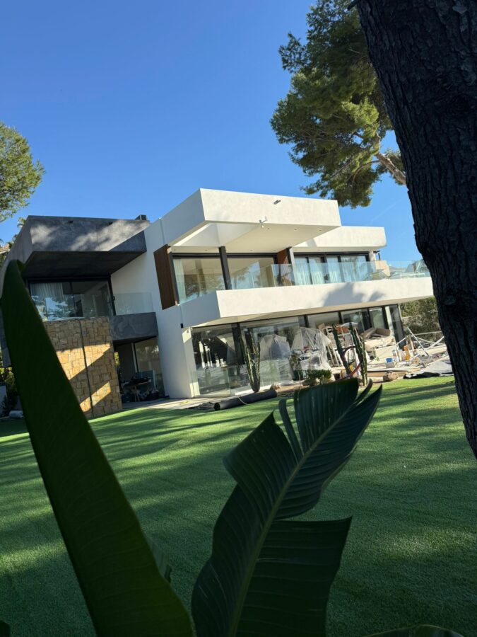 FOR SALE 🏡 Modern Five-Bedroom Villa with Sea Views and Heated Pool – Cortijo de Nagüeles, Sierra Blanca, Marbella 🇪🇸