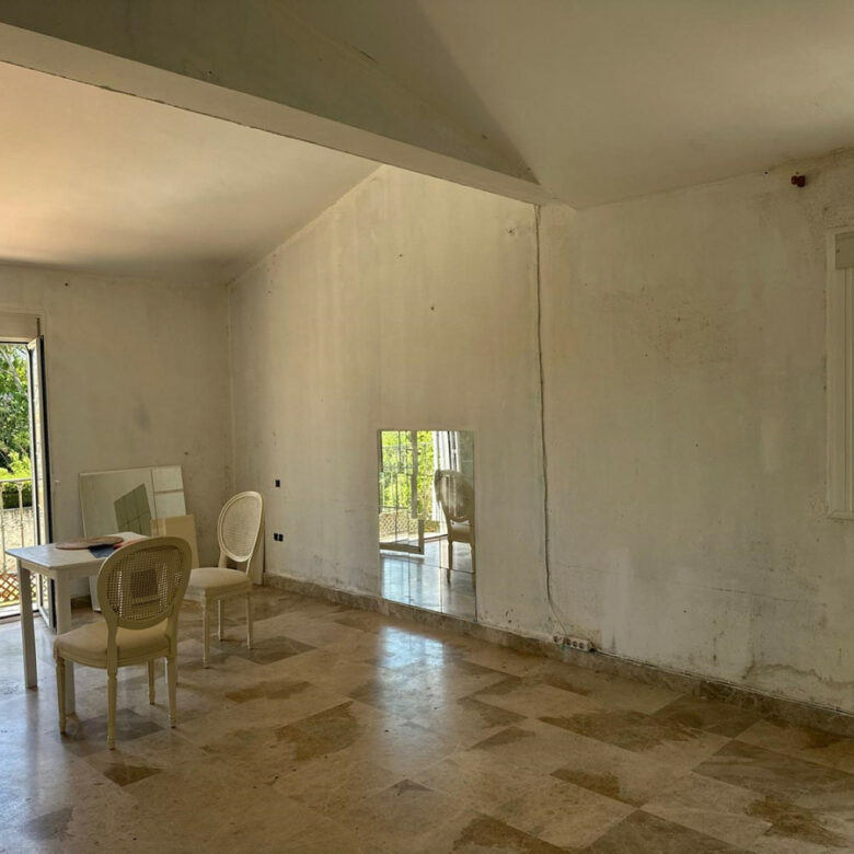 FOR SALE 🏡 Seven-Bedroom Villa to Renovate on big Plot – El Colorado, Nueva Andalucía, Marbella 🇪🇸