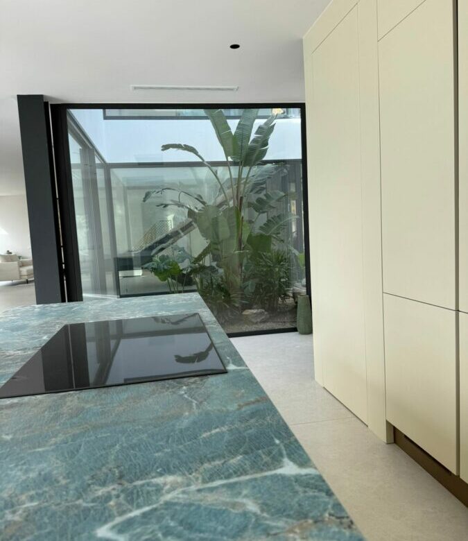 FOR SALE 🏡 Modern Five-Bedroom Villa with Sea Views and Heated Pool – Cortijo de Nagüeles, Sierra Blanca, Marbella 🇪🇸
