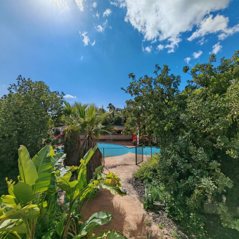 FOR SALE 🏡 Five-Bedroom Villa to Renovate with Guest Apartment and Divisible Plot – Sierra Blanca, Marbella 🇪🇸