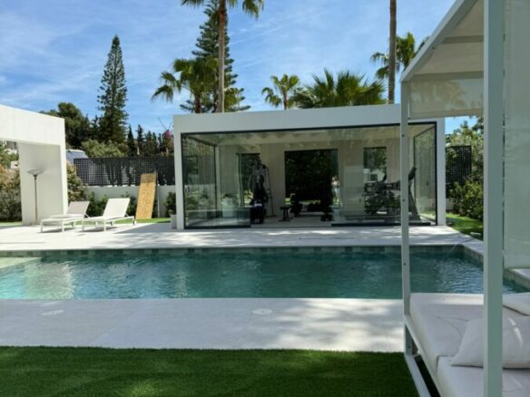 FOR SALE 🏡 Modern Five-Bedroom Villa with Sea Views and Heated Pool – Cortijo de Nagüeles, Sierra Blanca, Marbella 🇪🇸