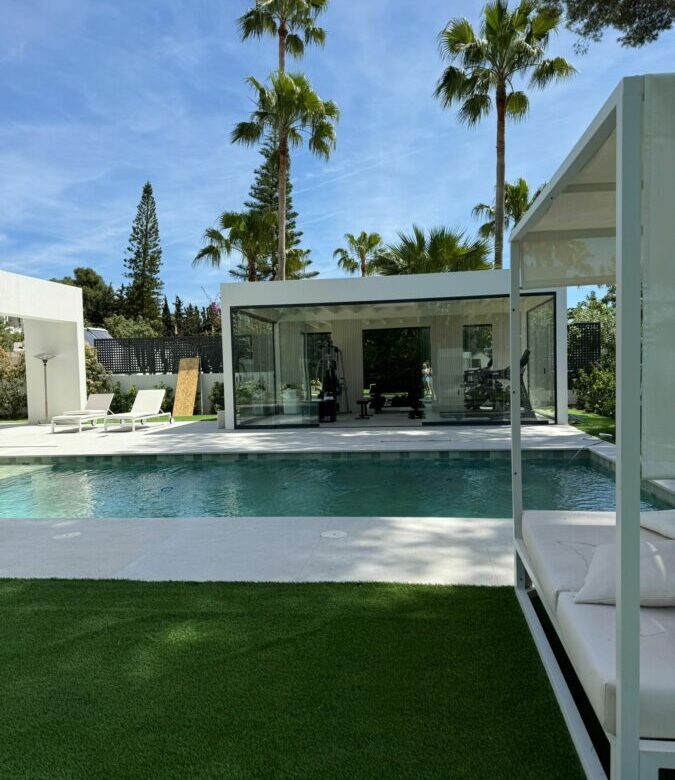 FOR SALE 🏡 Modern Five-Bedroom Villa with Sea Views and Heated Pool – Cortijo de Nagüeles, Sierra Blanca, Marbella 🇪🇸