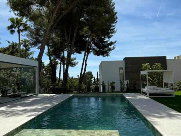 FOR SALE 🏡 Modern Five-Bedroom Villa with Sea Views and Heated Pool – Cortijo de Nagüeles, Sierra Blanca, Marbella 🇪🇸